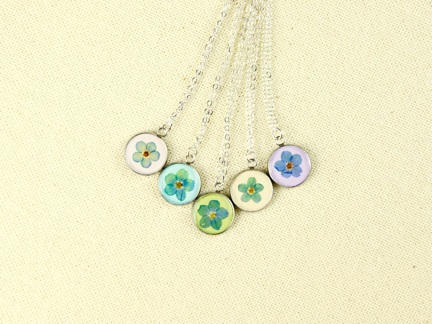 Silver Round Forget-Me-Not Necklace
