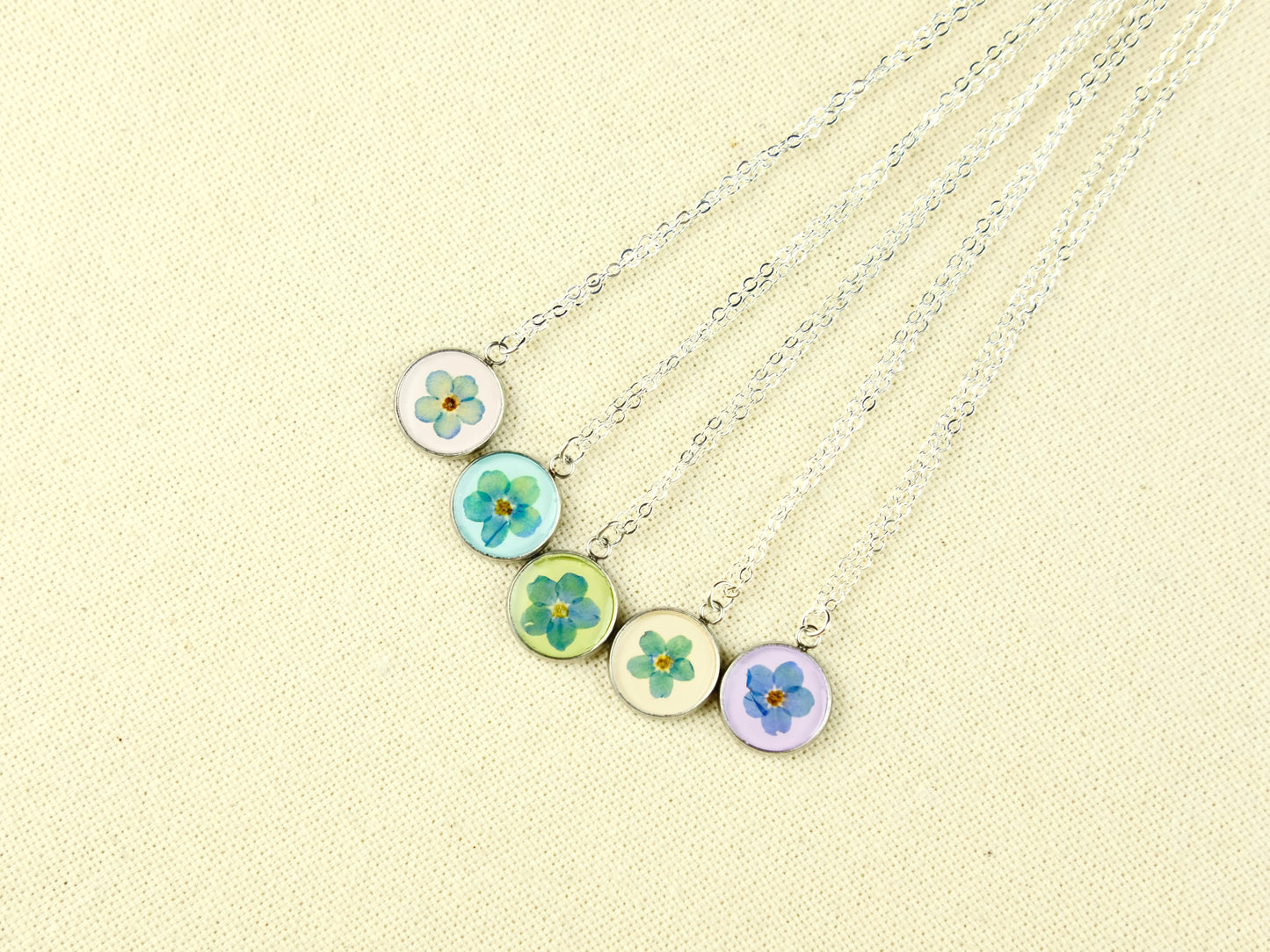 Silver Round Forget-Me-Not Necklace