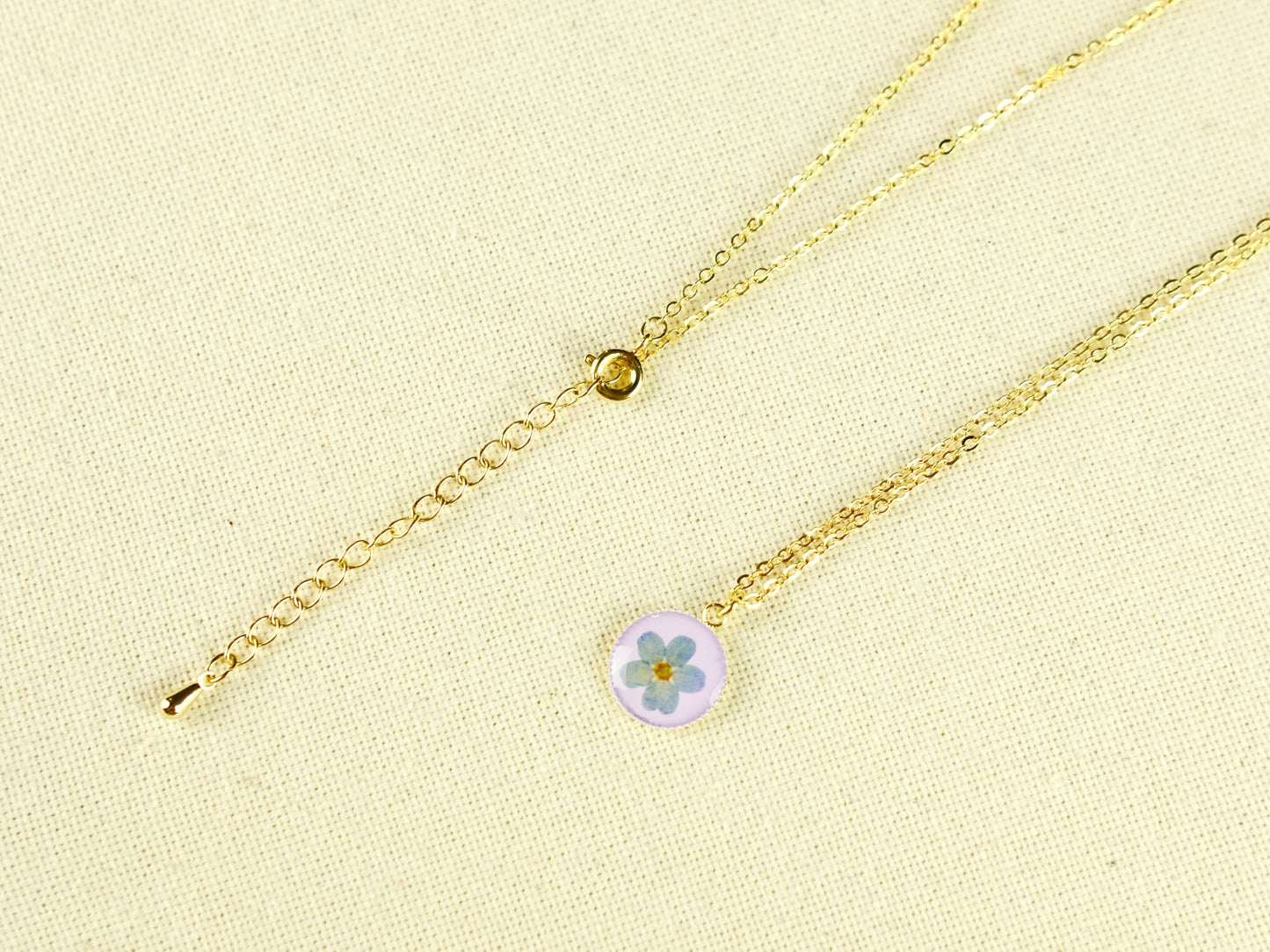 Gold Round Forget-Me-Not Necklace