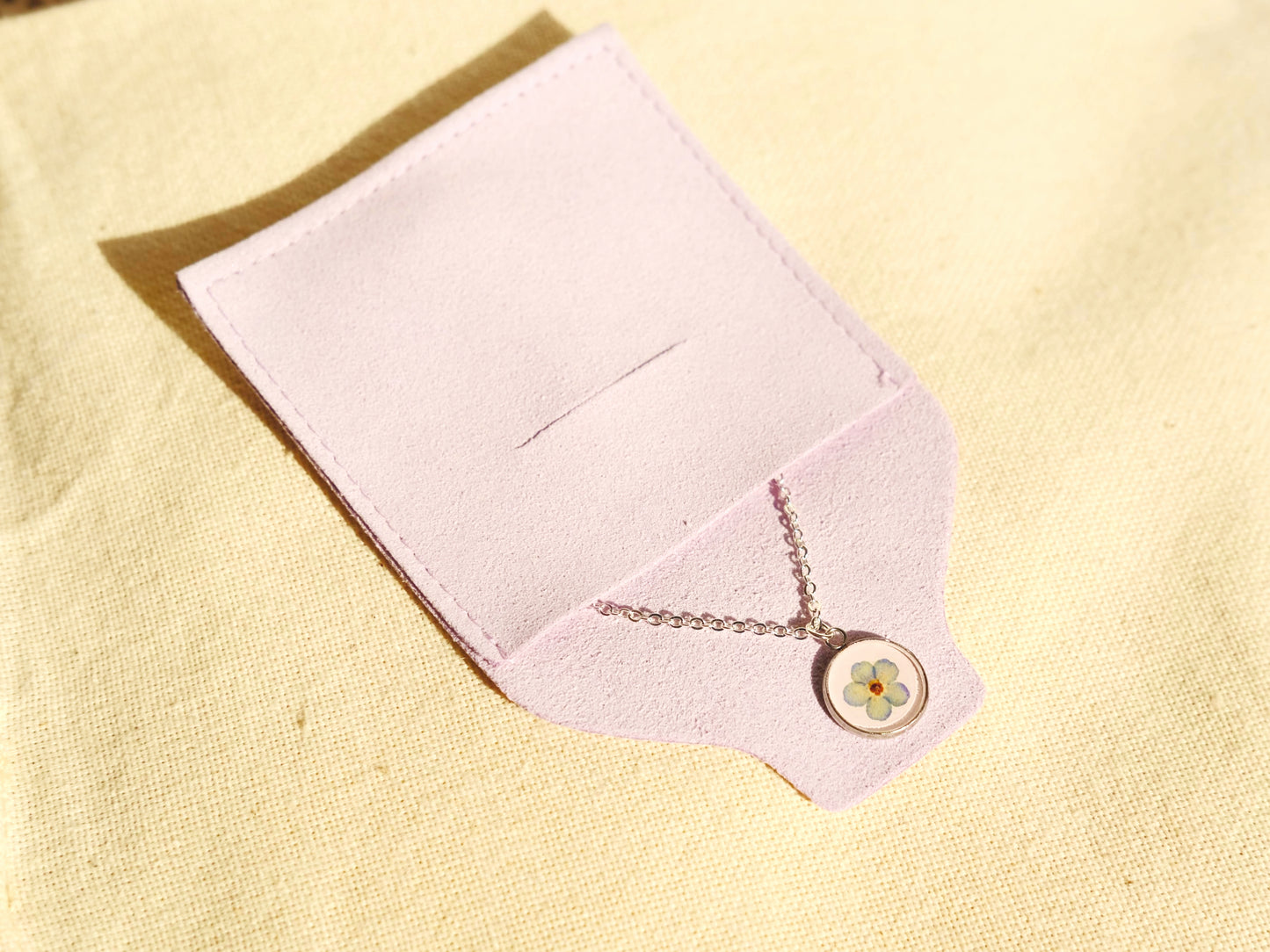 Silver Round Forget-Me-Not Necklace