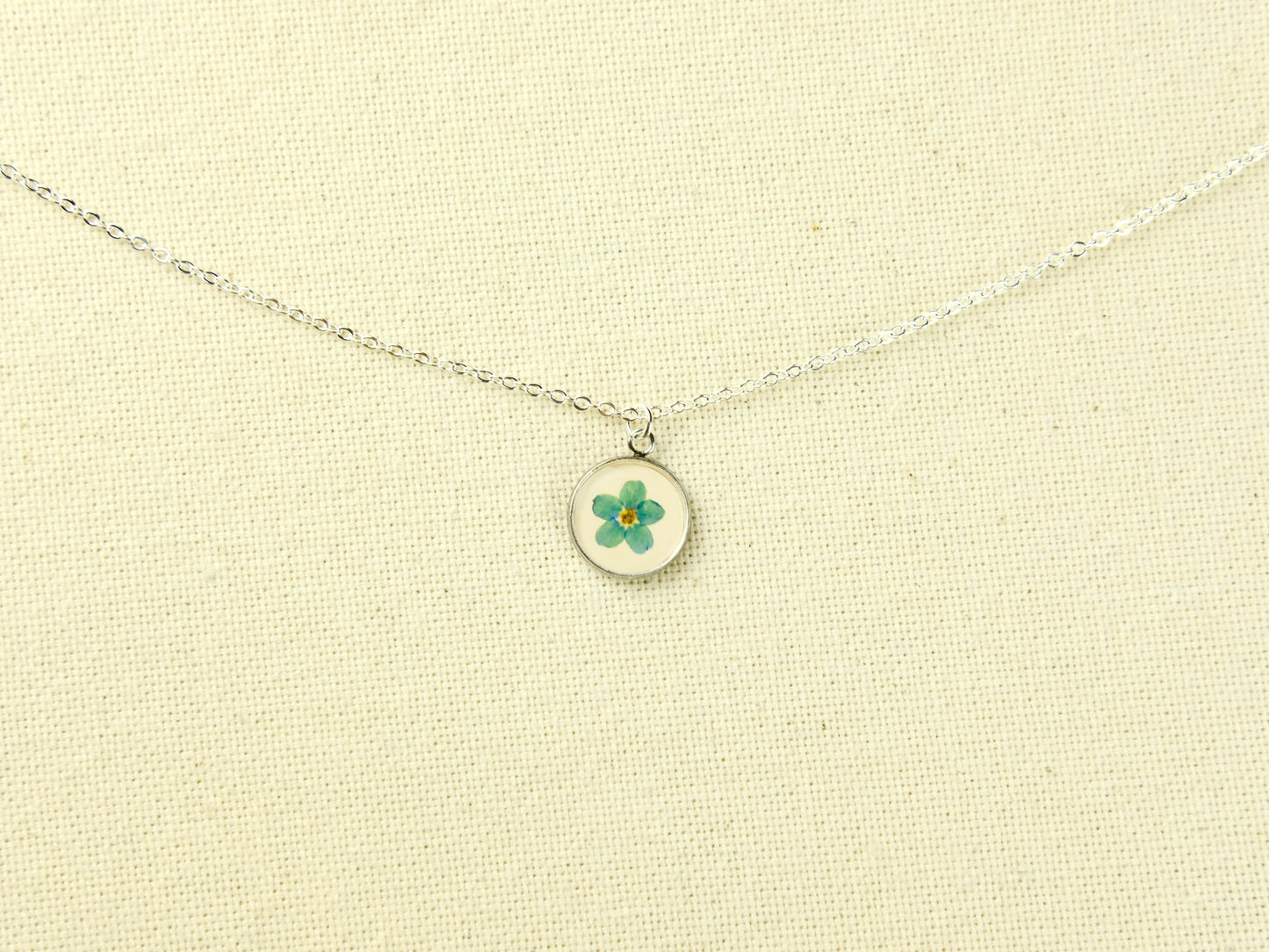 Silver Round Forget-Me-Not Necklace