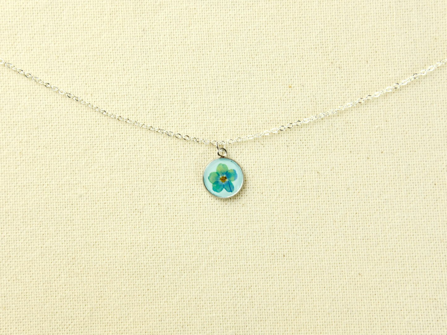 Silver Round Forget-Me-Not Necklace