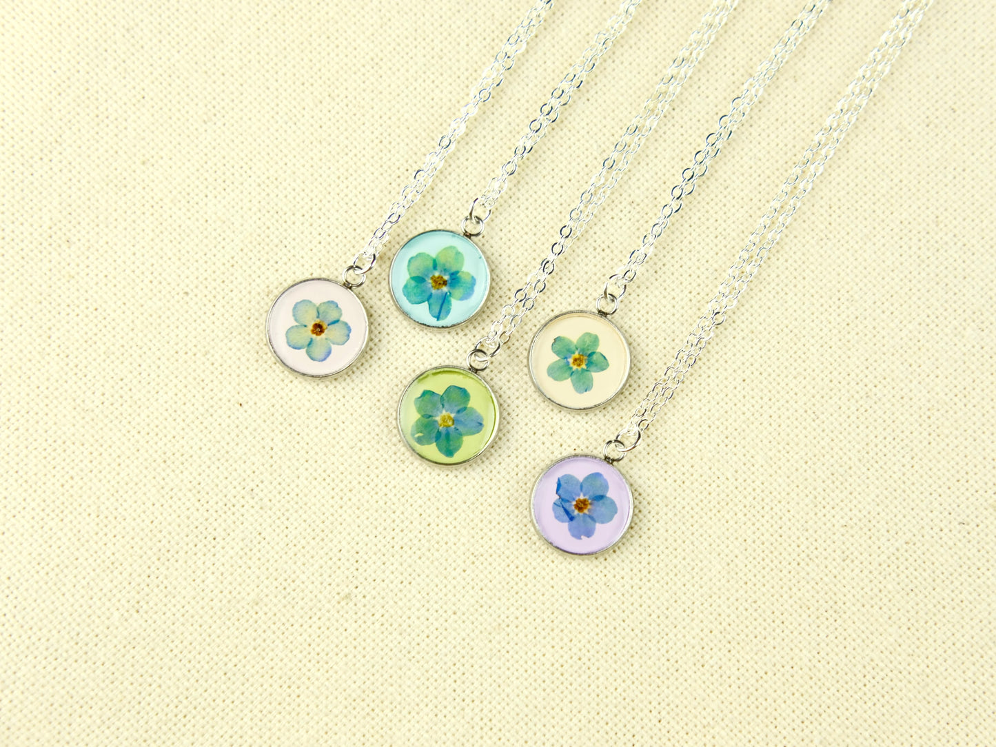 Silver Round Forget-Me-Not Necklace