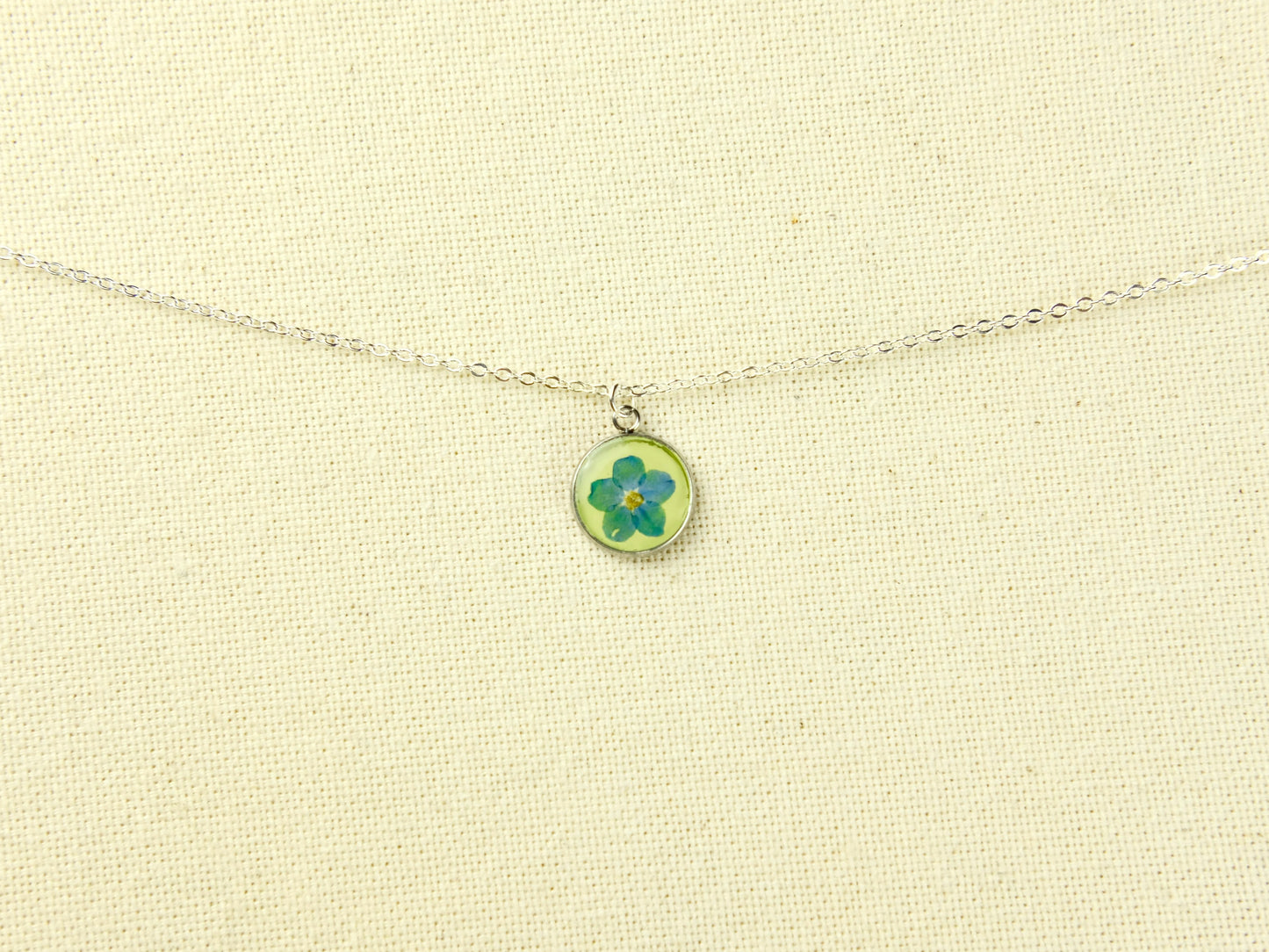 Silver Round Forget-Me-Not Necklace