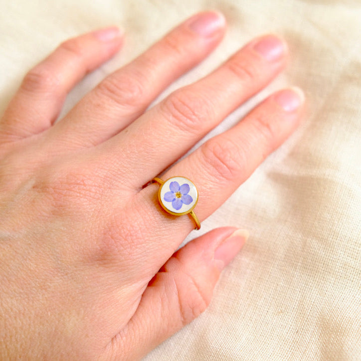 flower ring on hand 